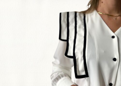 Camisa blanca ribete negro