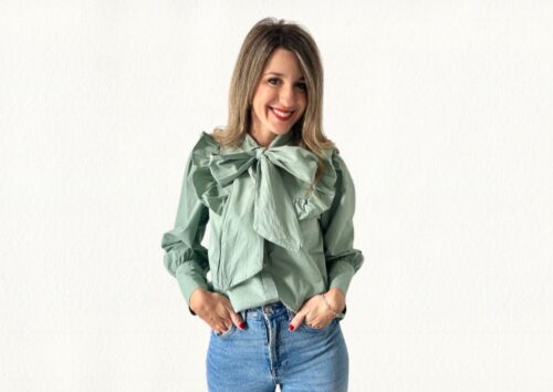Camisa con lazada verde