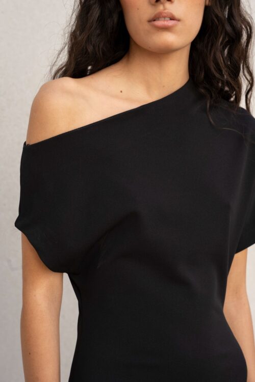 Vestido asimétrico negro