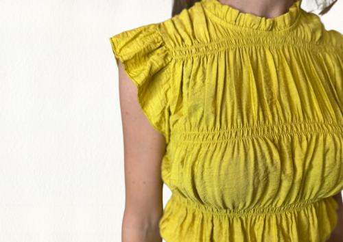 Blusa drapeada mostaza