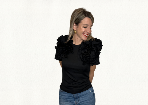 Camiseta negra volantes
