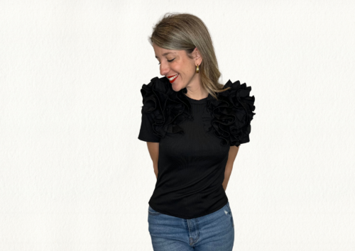 Camiseta negra volantes