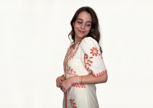 Vestido blanco roto bordado coral