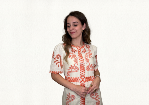 Vestido blanco roto bordado coral