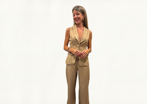 Conjunto camel chaleco y pantalón