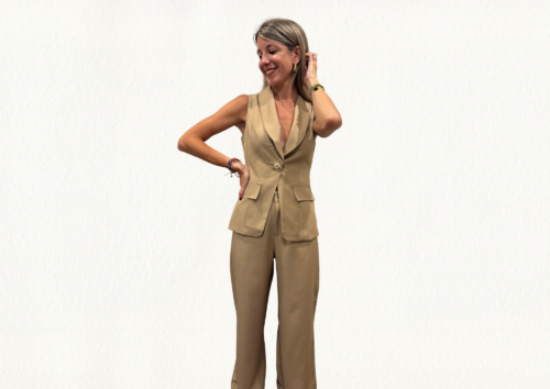 Conjunto camel chaleco y pantalón