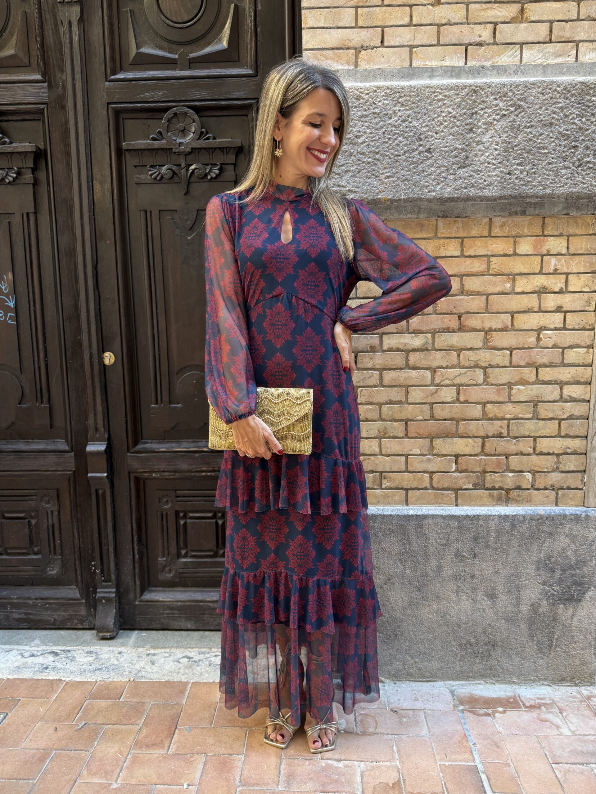 Vestido de gasa estampado azul y burdeos